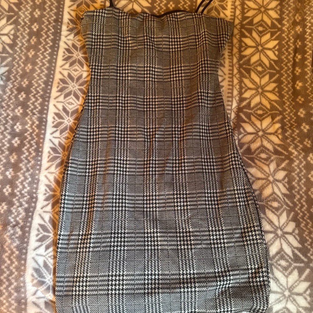 Windsor Black and White Sheath Dress Spaghetti Strap